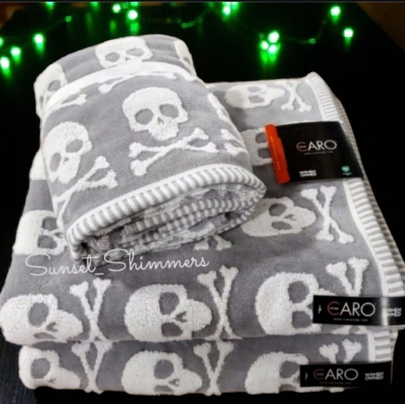 4 Piece Halloween SKULL & CROSSBONE Plush Bath & Hand Towel Set Caro Home New - Picture 1 of 7